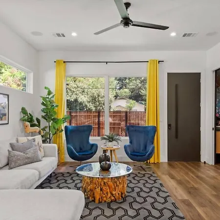Modern Luxury Home - Minutes From Lady Bird Lake